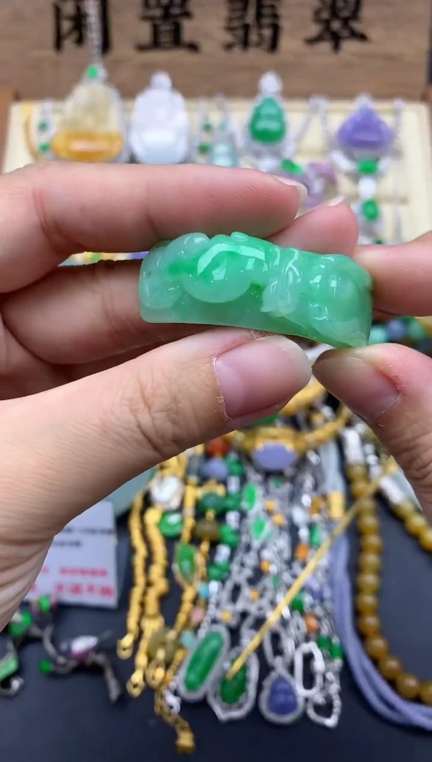 翡翠未镶嵌颈饰41-春日珠宝