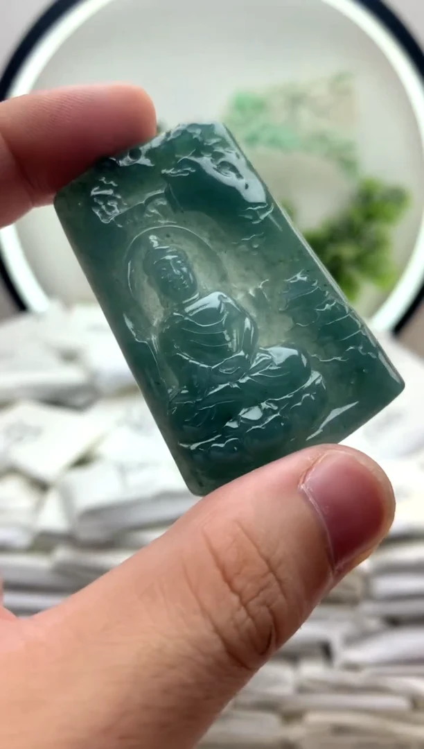 颈饰未镶嵌翡翠大日如来