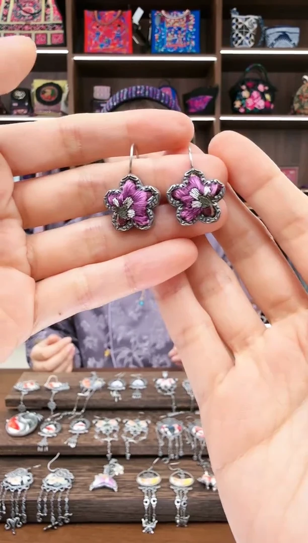 【闪购商品】织绣66蚩梦苗族古绣