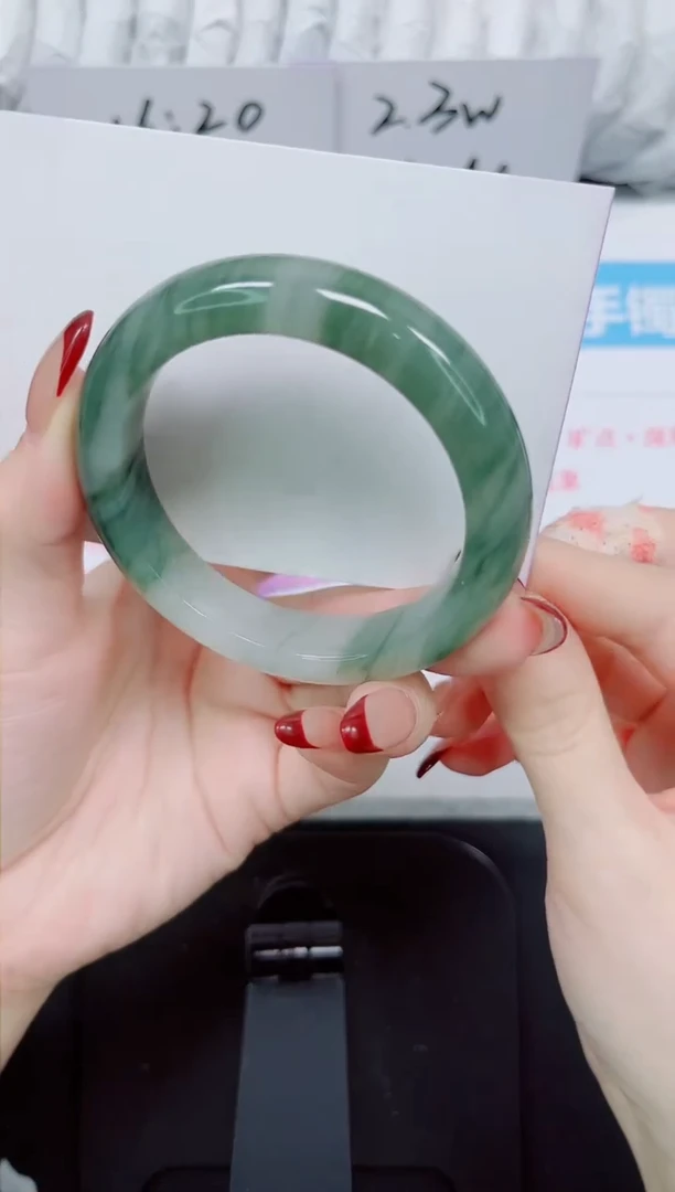 【闪购商品】石英质玉手镯未镶嵌237
