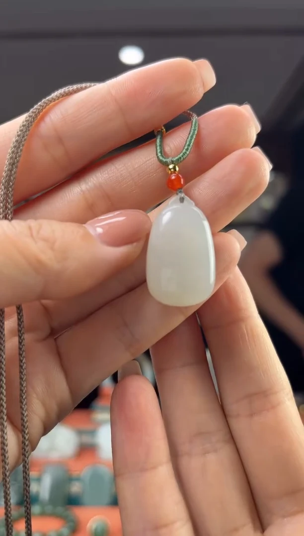 和田玉未镶嵌颈饰1