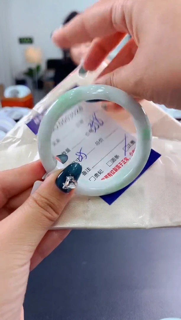 翡翠手镯未镶嵌天然缅甸A货翡翠