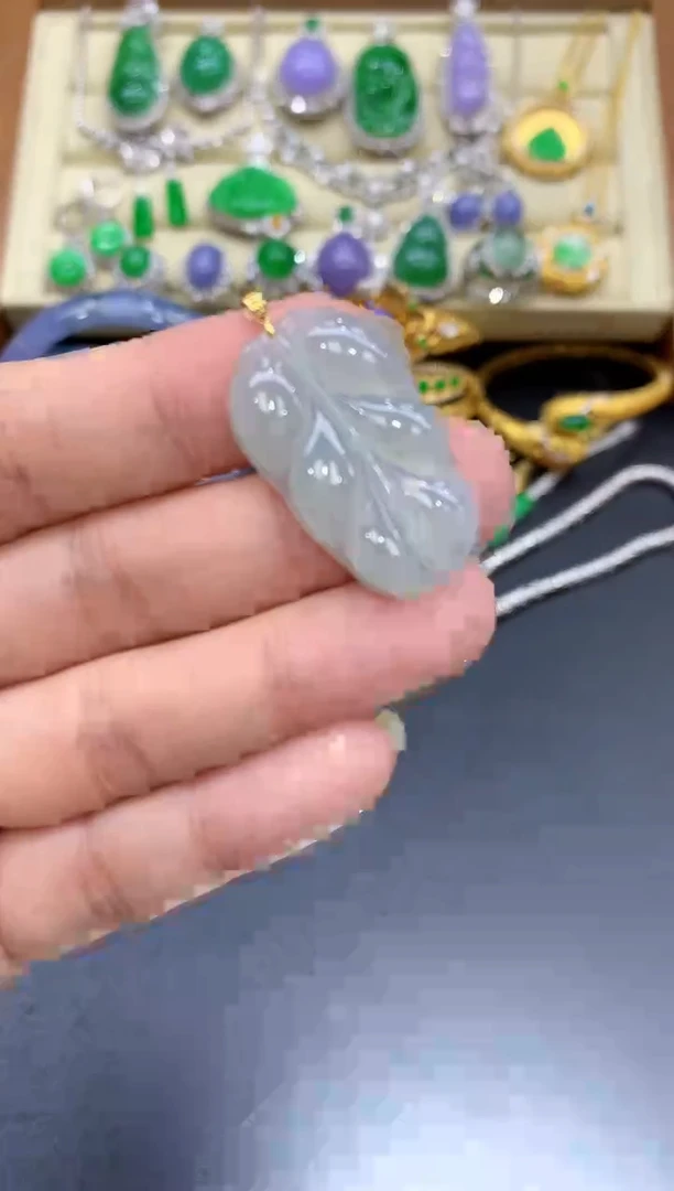 颈饰18K金镶嵌翡翠14-中国好珍宝