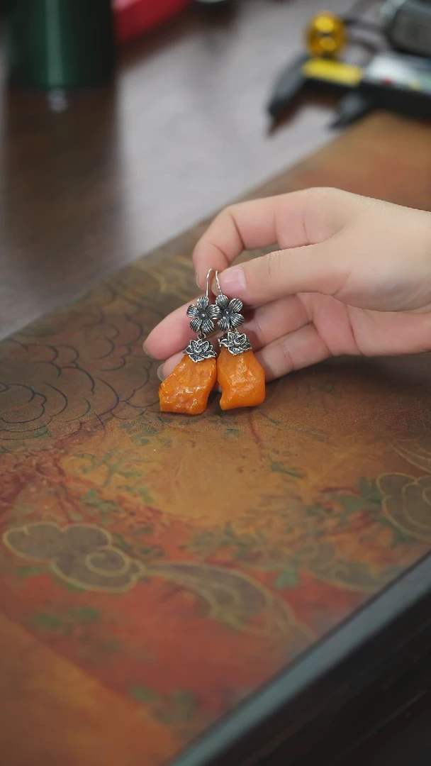 【闪购商品】琥珀耳饰银S925镶嵌原石耳环