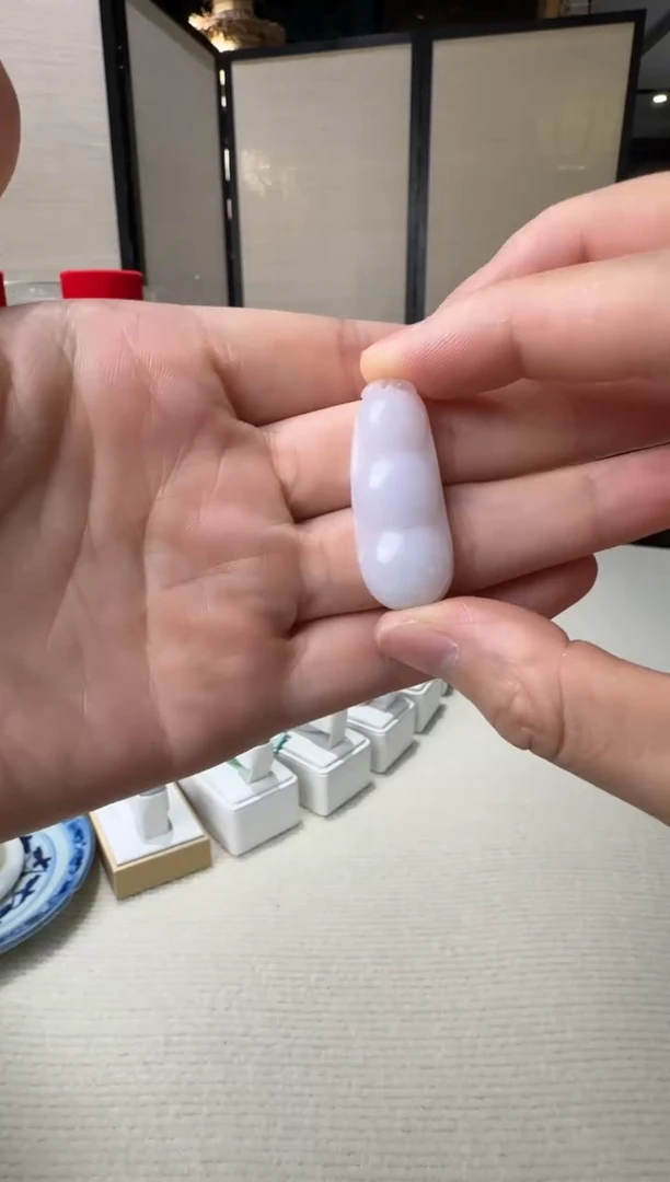 翡翠未镶嵌颈饰吊坠