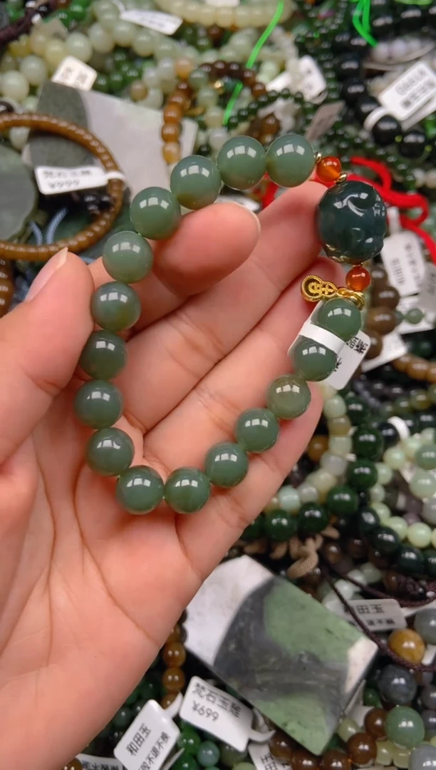 和田玉未镶嵌颈饰1