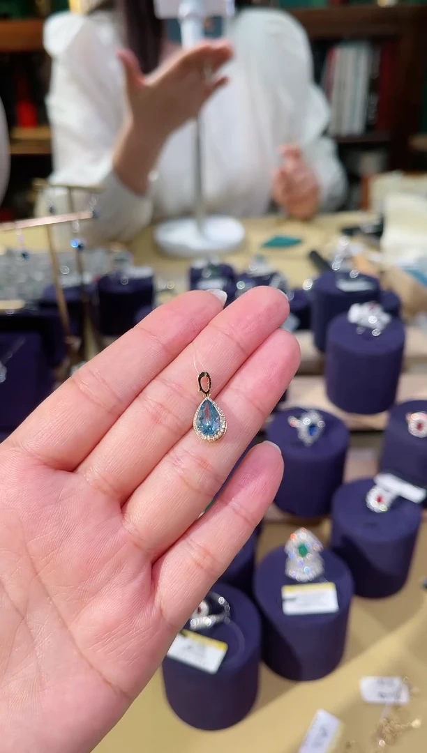 【闪购商品】海蓝宝石吊坠(不含链)18K金镶嵌海蓝宝吊坠