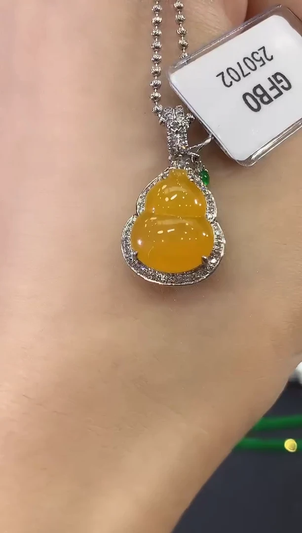 吊坠(不含链)18K金镶嵌翡翠C71