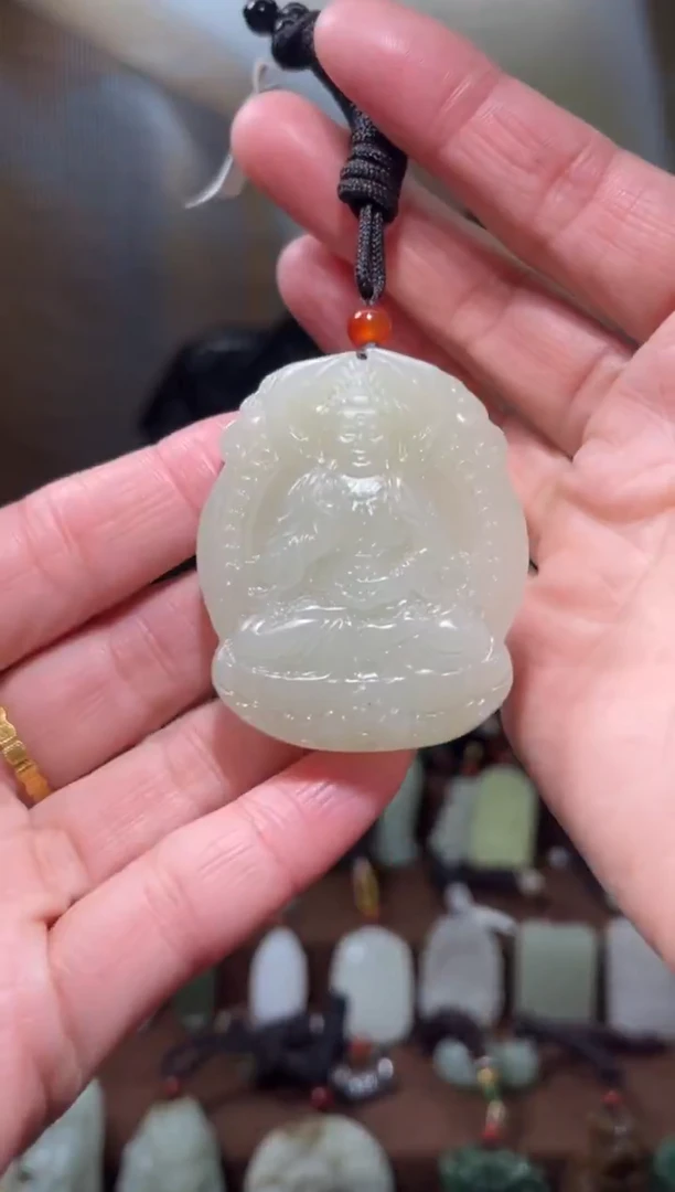 颈饰未镶嵌和田玉.