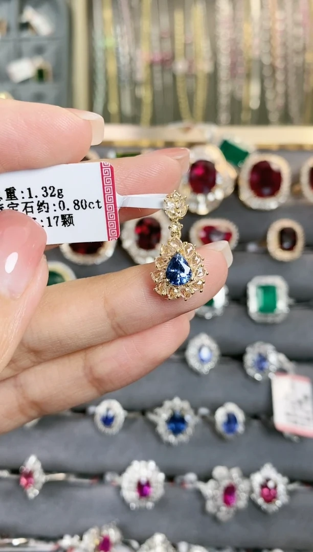 蓝宝石吊坠18K金镶嵌·