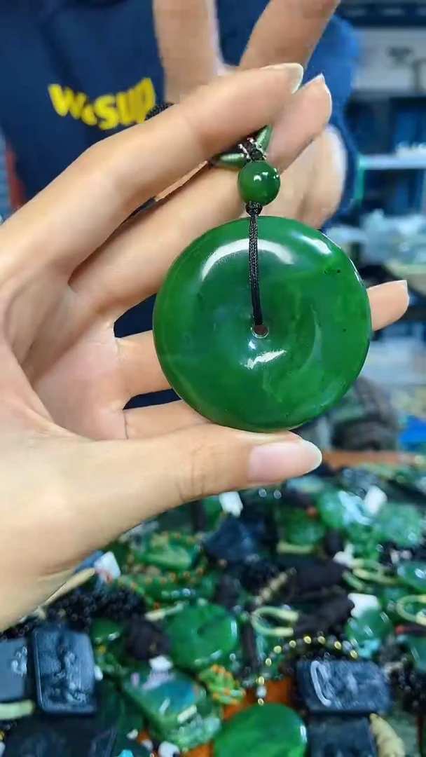 未镶嵌和田玉挂件1