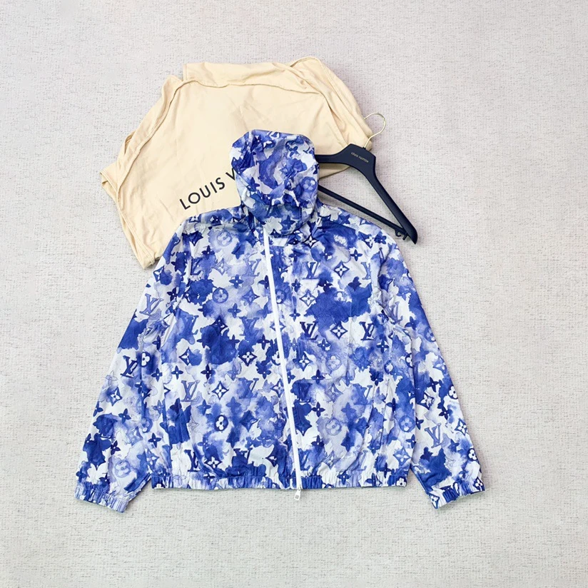 未使用 LouisVuitton/路易威登 薄款冲锋衣50码编码xb1312