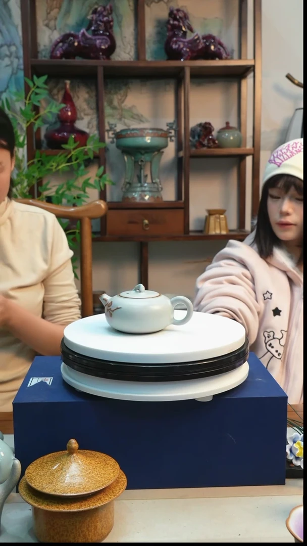钧瓷哑光白釉寒梅壶