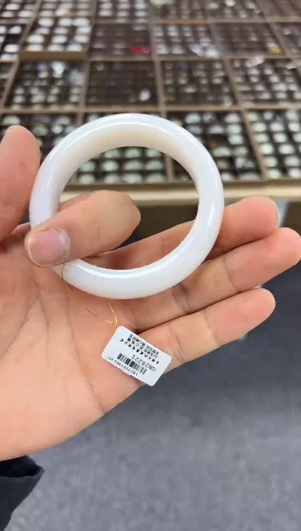 【闪购商品】和田玉手镯未镶嵌58  221