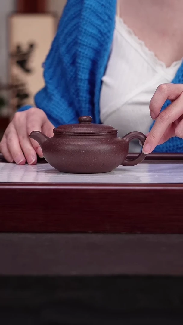 茶壶紫砂AH10172吴俊叶扁腹深井底槽清220cc