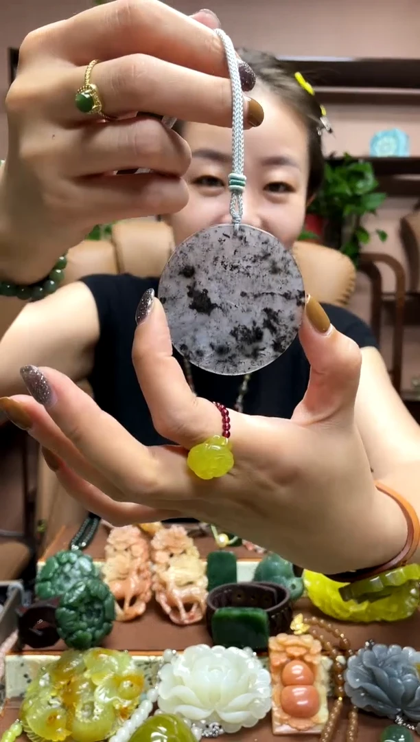 未镶嵌岫玉吊坠·