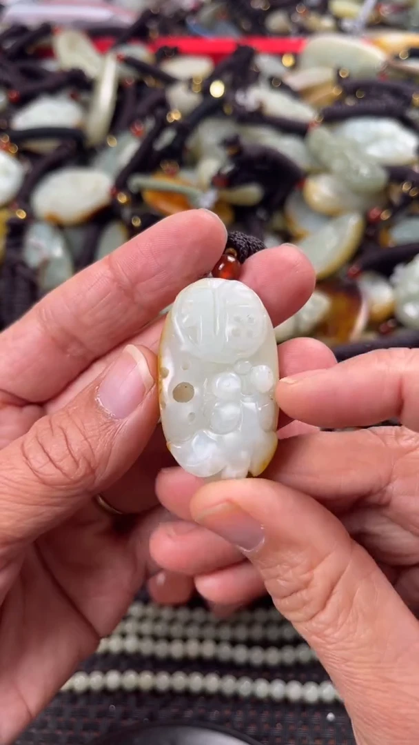 【闪购商品】和田玉颈饰未镶嵌多样性发货没有证书拍一发一有瑕