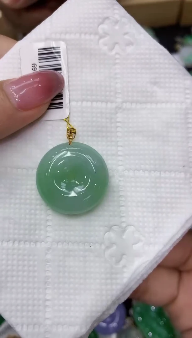 翡翠18K金镶嵌颈饰111111111111