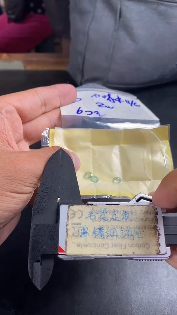 未镶嵌定制翡翠小*咪毛货需精细抛光