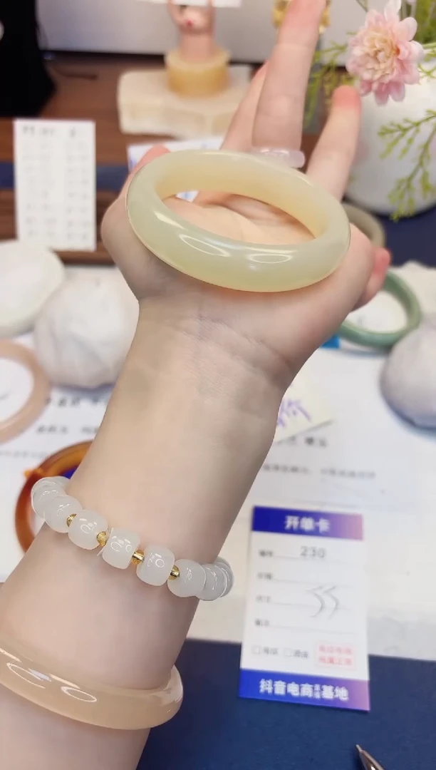 【闪购商品】石英质玉手镯未镶嵌230-晴水-圈口55