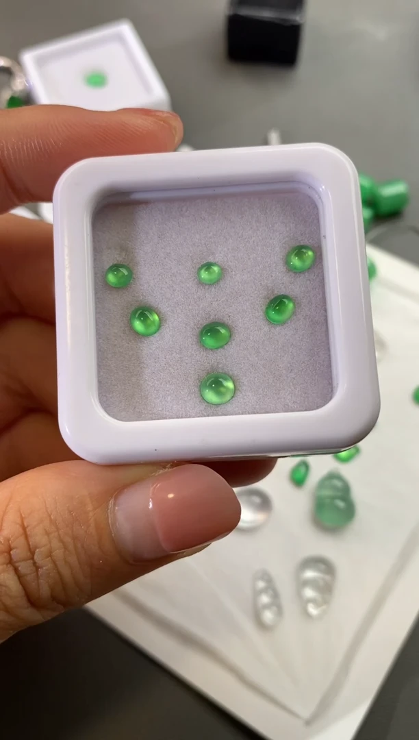 未镶嵌裸石翡翠大*贝不退不换龙石蛋面