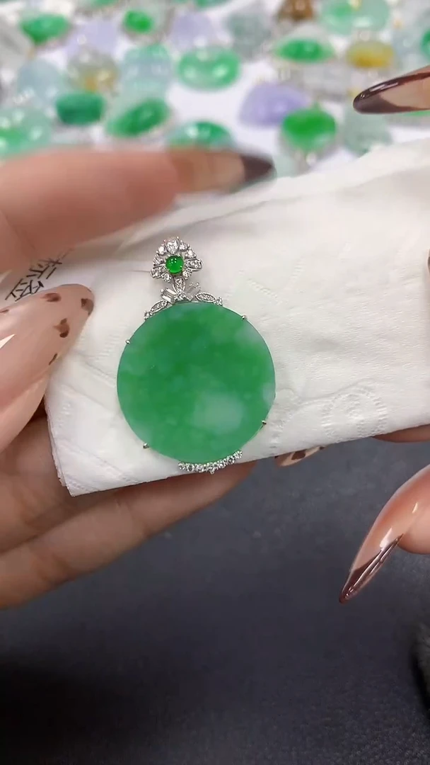 颈饰18K金镶嵌翡翠a货假一赔三支持复检百元上9元证书费自理