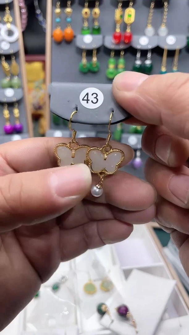 【闪购商品】和田玉耳饰14K金镶嵌蝴蝶