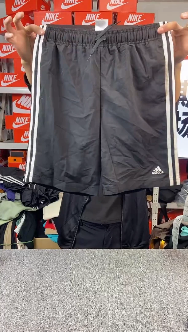 063编码 全新无暇短裤 直播间过款为准 尺码155S  阿迪达斯