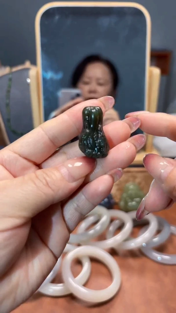 和田玉未镶嵌颈饰1