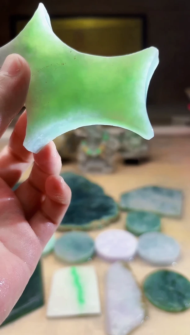 翡翠挂件未镶嵌A货张优6185