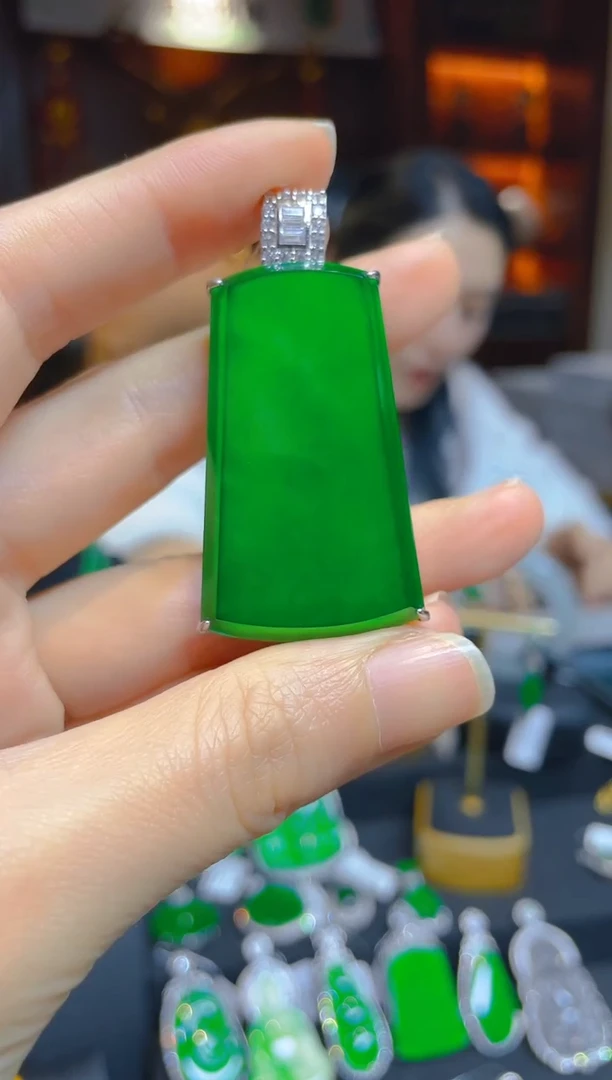 【闪购商品】翡翠颈饰银S925镶嵌119669天然A货翡翠无事牌