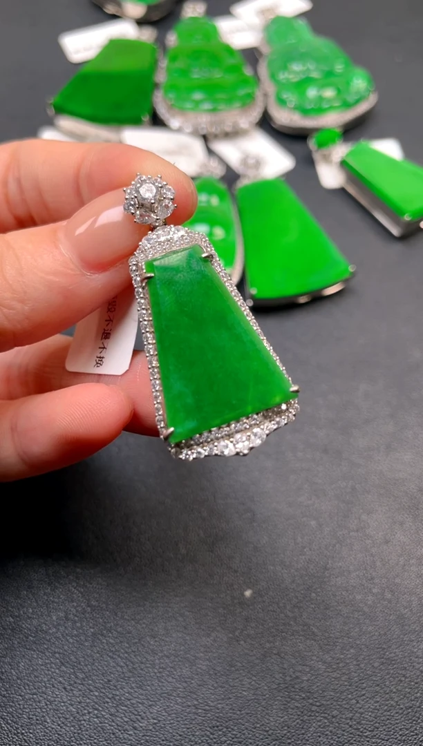 颈饰银S925镶嵌翡翠吊坠