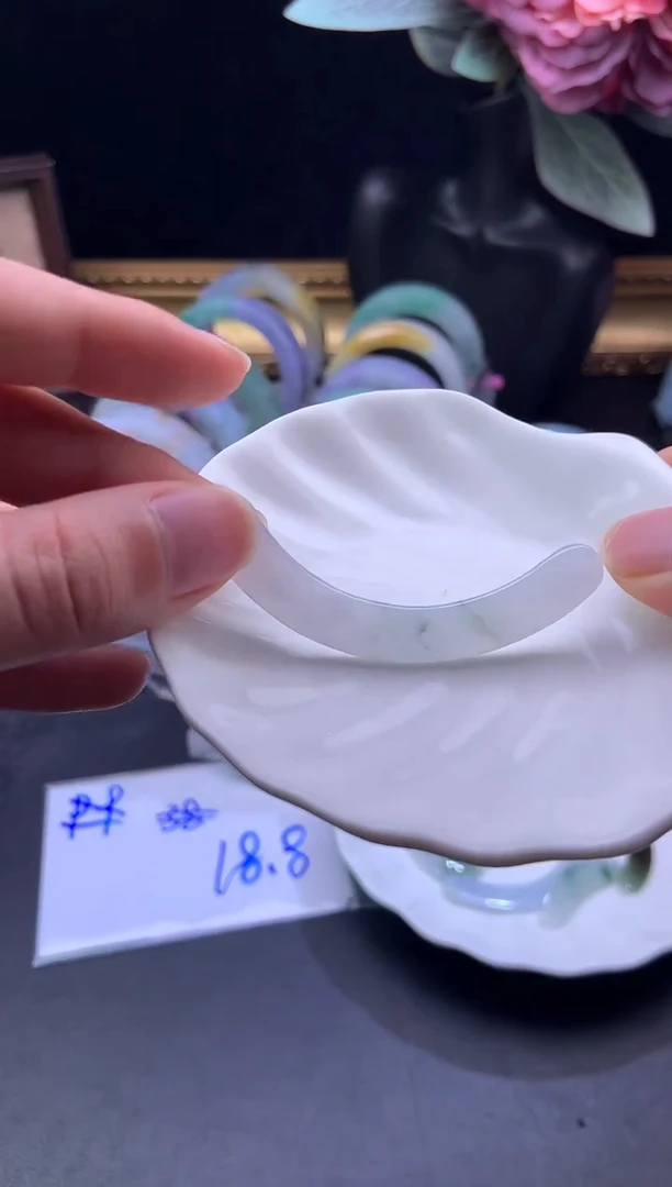 未镶嵌挂件翡翠萱?玉璜