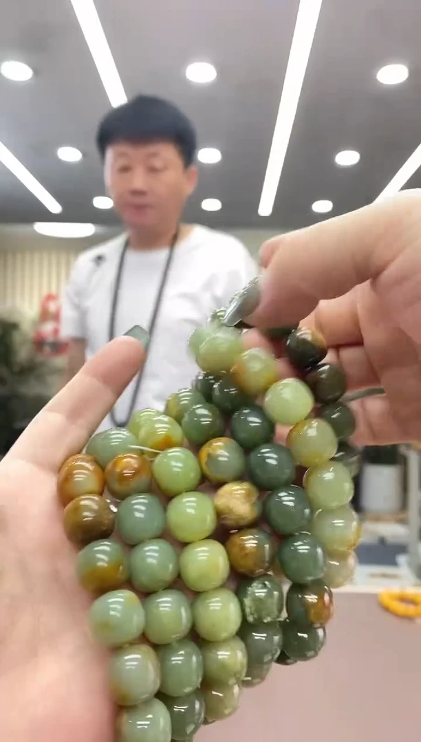 未镶嵌手链透闪石质玉多样式发货随机发一
