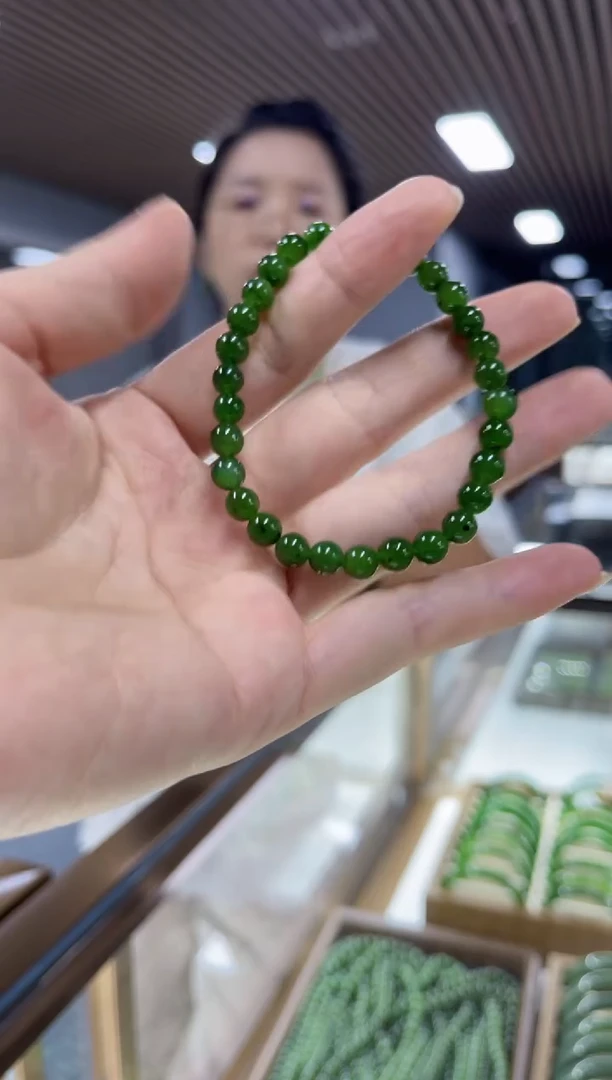 颈饰未镶嵌和田玉（碧玉）±6mm阳绿单圈手串多样性发一