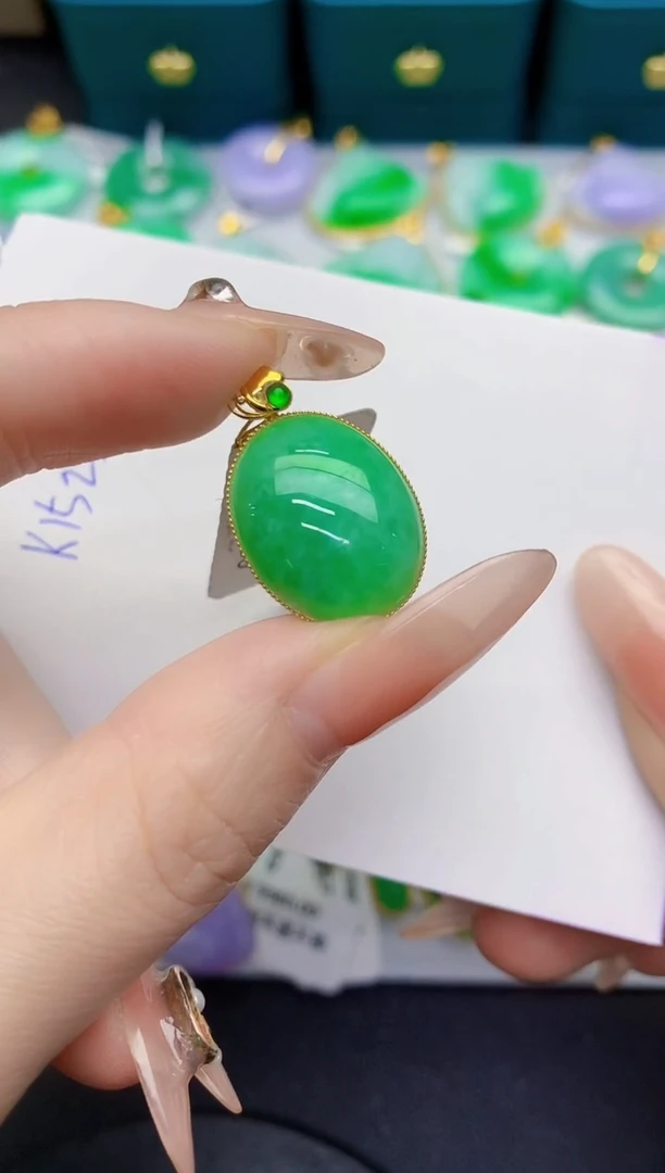颈饰18K金镶嵌翡翠缅甸天然翡翠A货