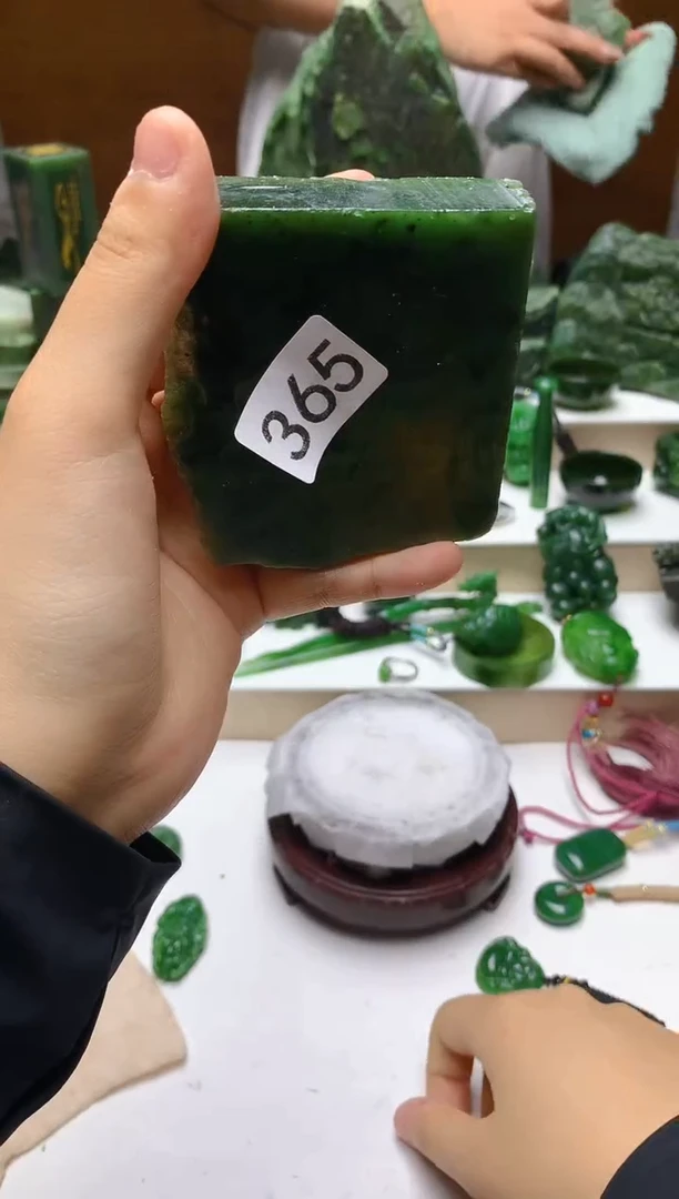 未镶嵌和田玉（碧玉）珠宝半成品0