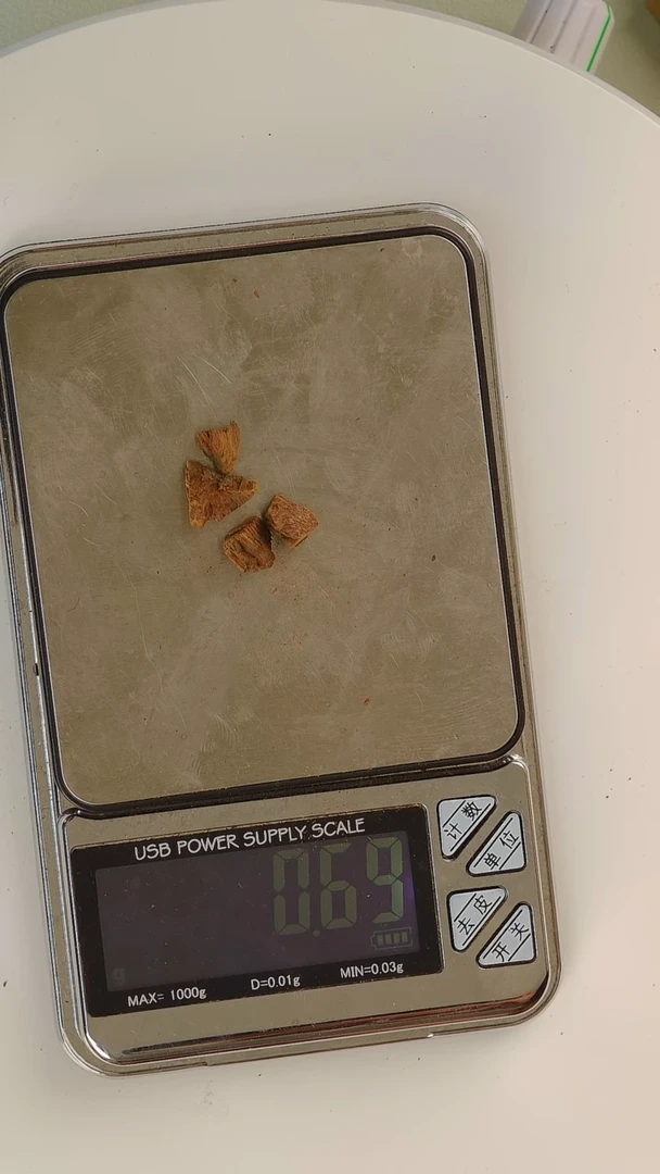 【闪购商品】沉香沉香碎屑富森红土料0.7g