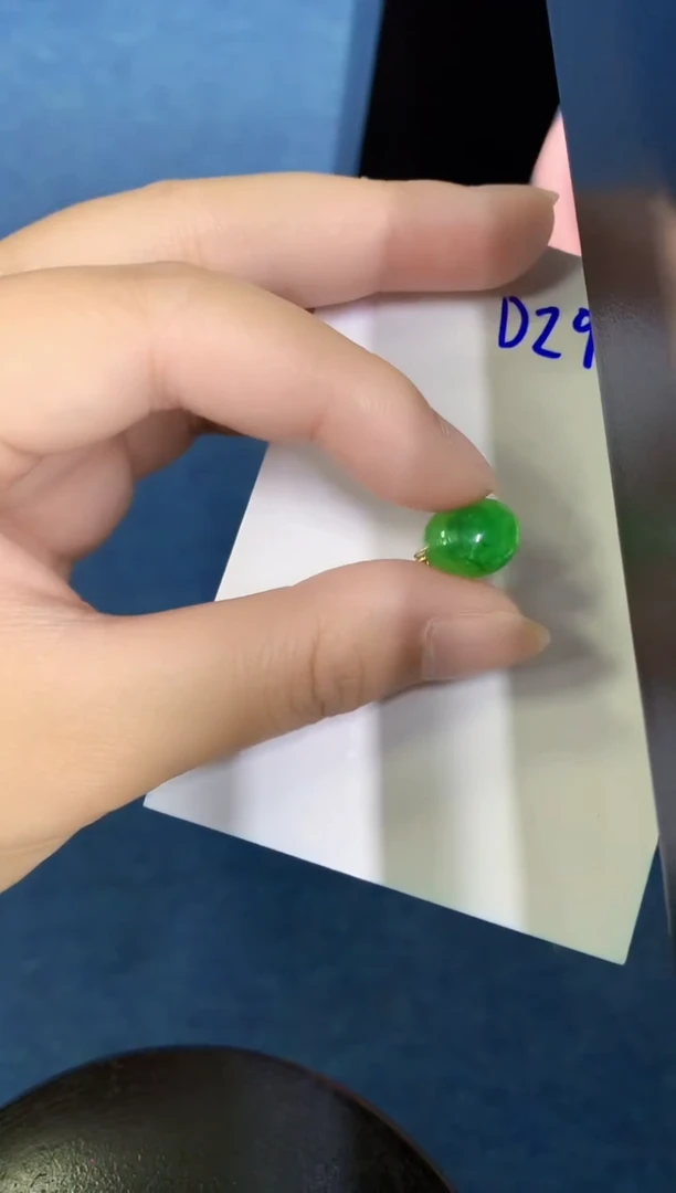 翡翠未镶嵌颈饰000000000