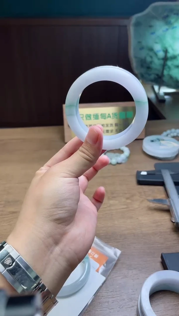 未镶嵌手镯定制翡翠金*儿定制