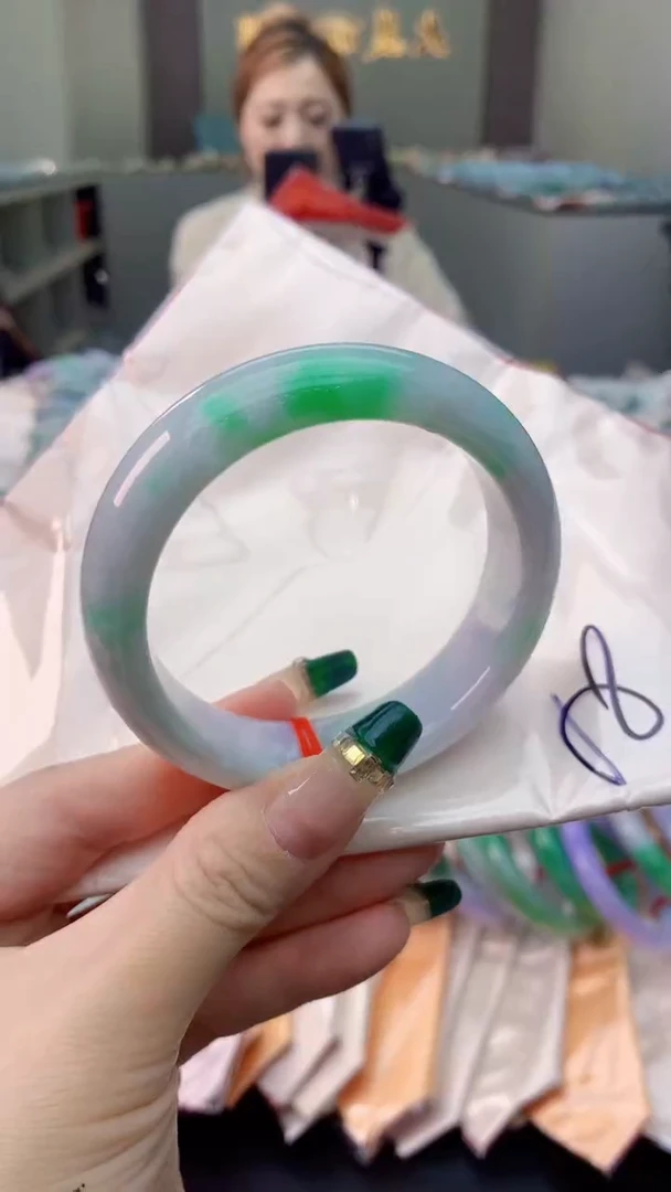 翡翠手镯未镶嵌0080675008