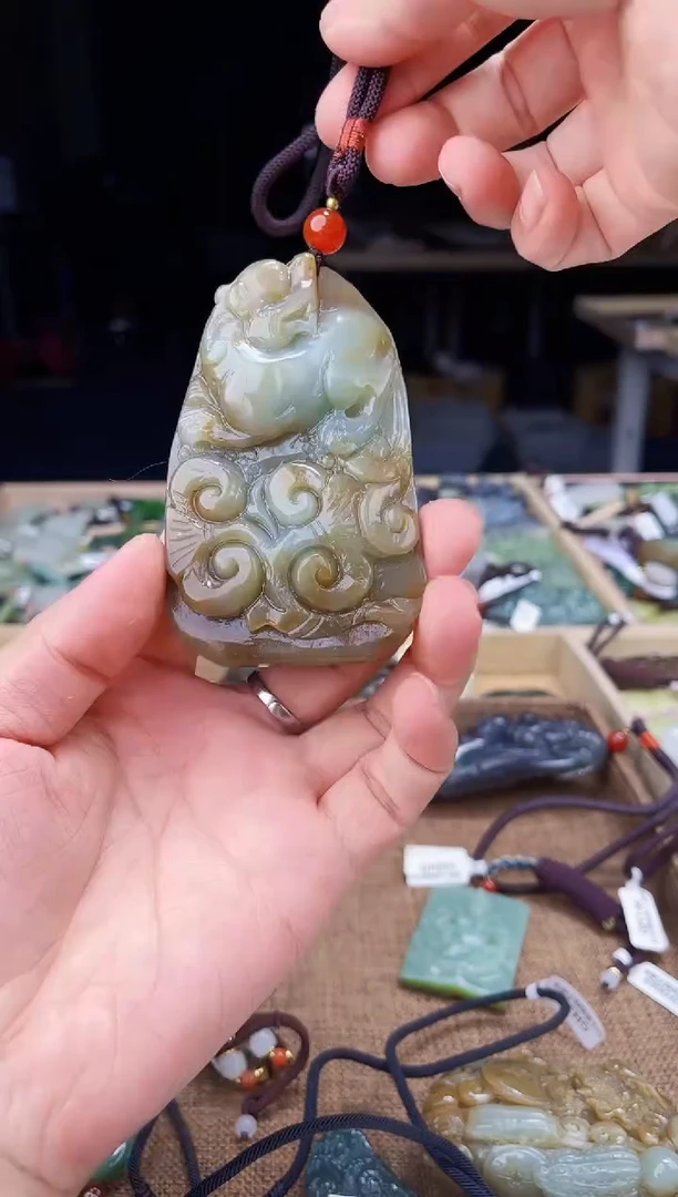 颈饰未镶嵌和田玉1