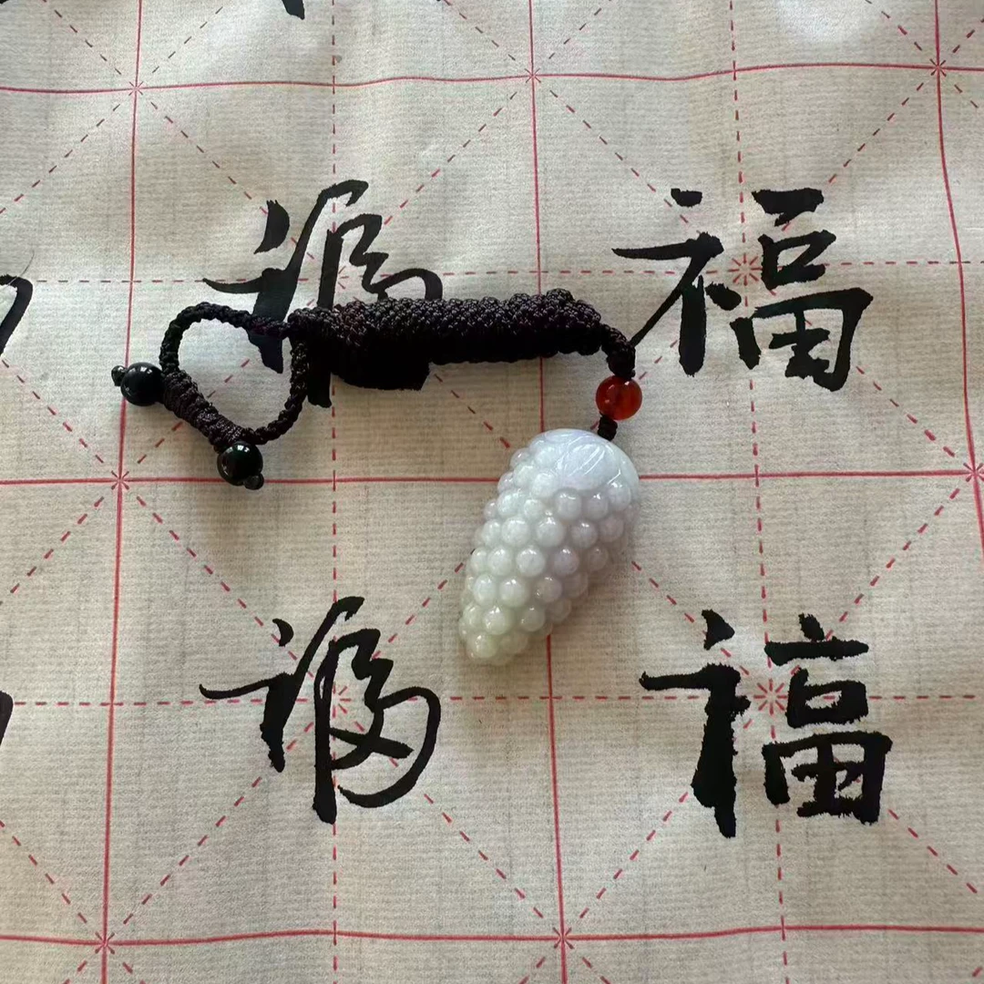 天然缅甸翡翠白底葡萄吊坠
