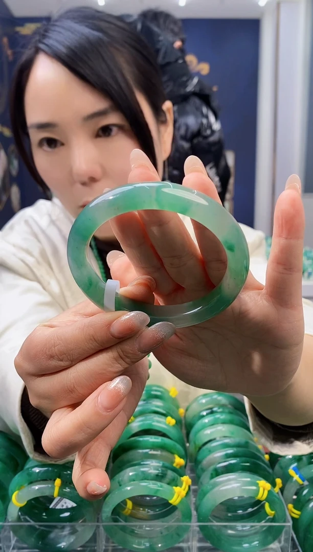 【闪购商品】石英质玉手镯未镶嵌49