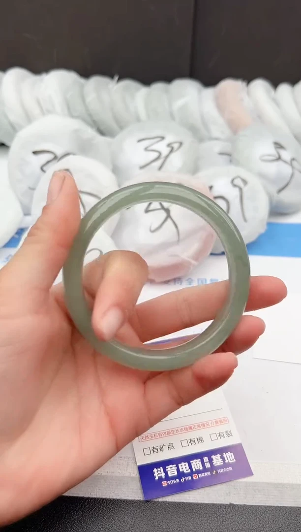 【闪购商品】石英质玉手镯未镶嵌z7-DC63.7