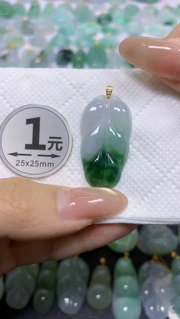 颈饰18K金镶嵌翡翠天然翡翠A货