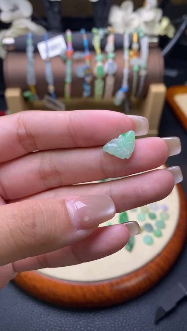 颈饰未镶嵌翡翠净货15567