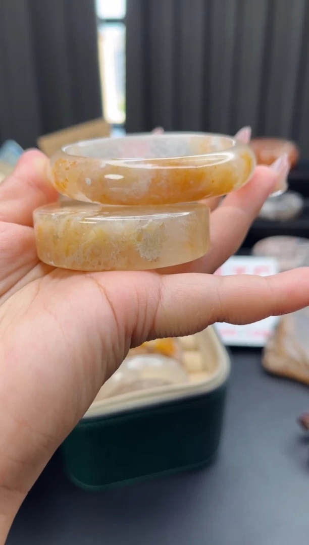 石英质玉手镯未镶嵌赠送镯心（56圈口）无证书