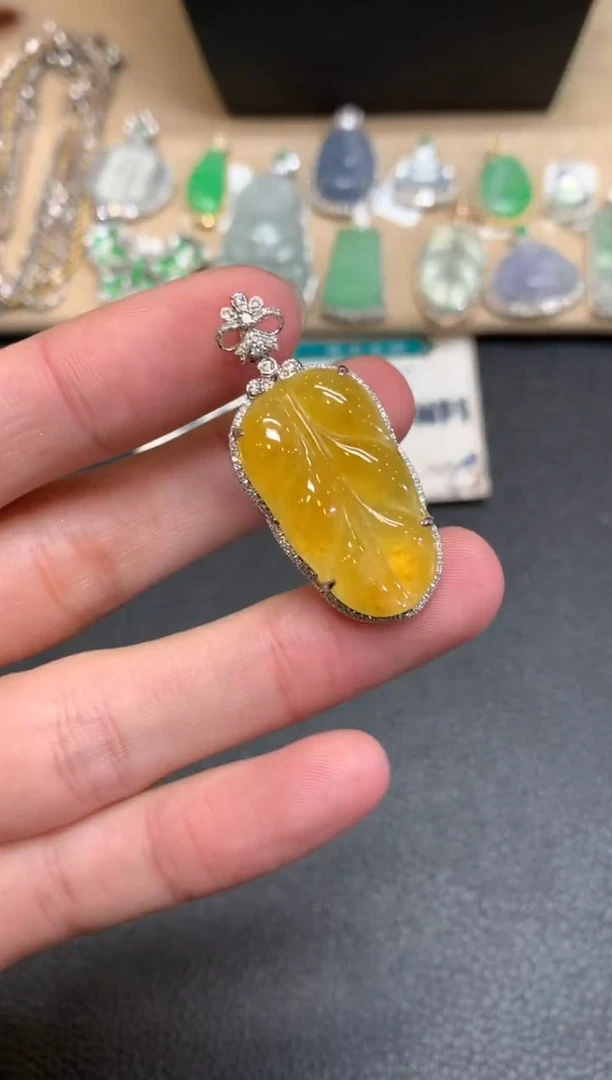 【闪购商品】翡翠颈饰18K金镶嵌叶子【无服务费】