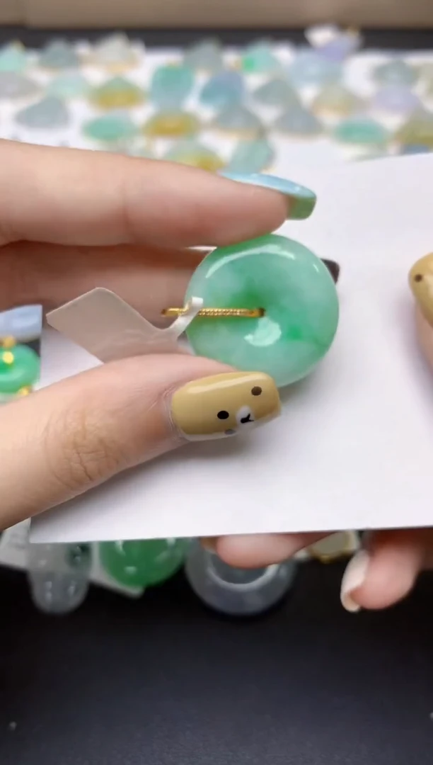 翡翠18K金镶嵌颈饰天然翡翠A货